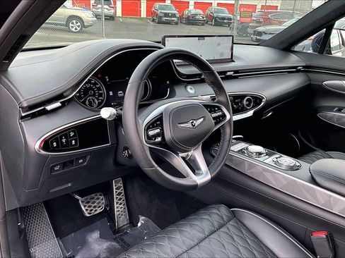 Used 2022 Genesis GV70 3.5T Sport w/ Sport Advanced Package AWD/4WD image 18