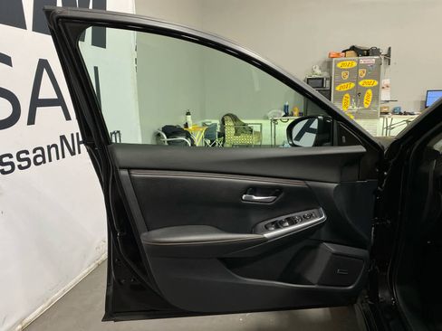 Used 2021 Nissan Sentra SR w/ SR Premium Package image 6