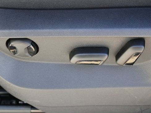 Certified 2025 Volkswagen Atlas Cross Sport SE image 10