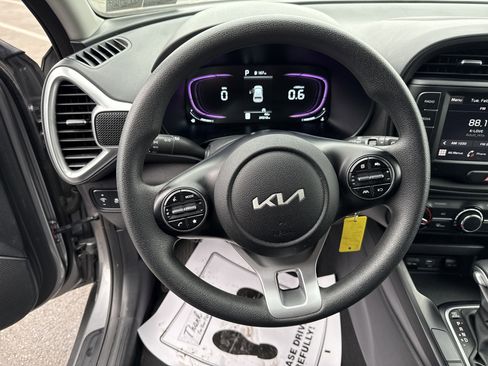 Certified 2025 Kia Soul LX w/ LX Technology Package image 17