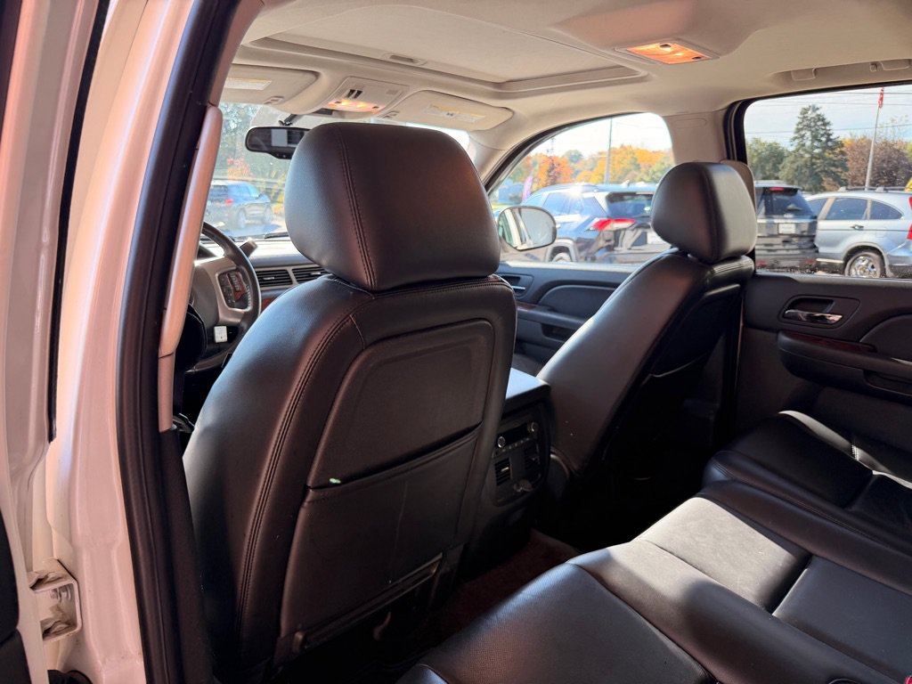 Used 2010 Chevrolet Avalanche LTZ AWD/4WD image 11