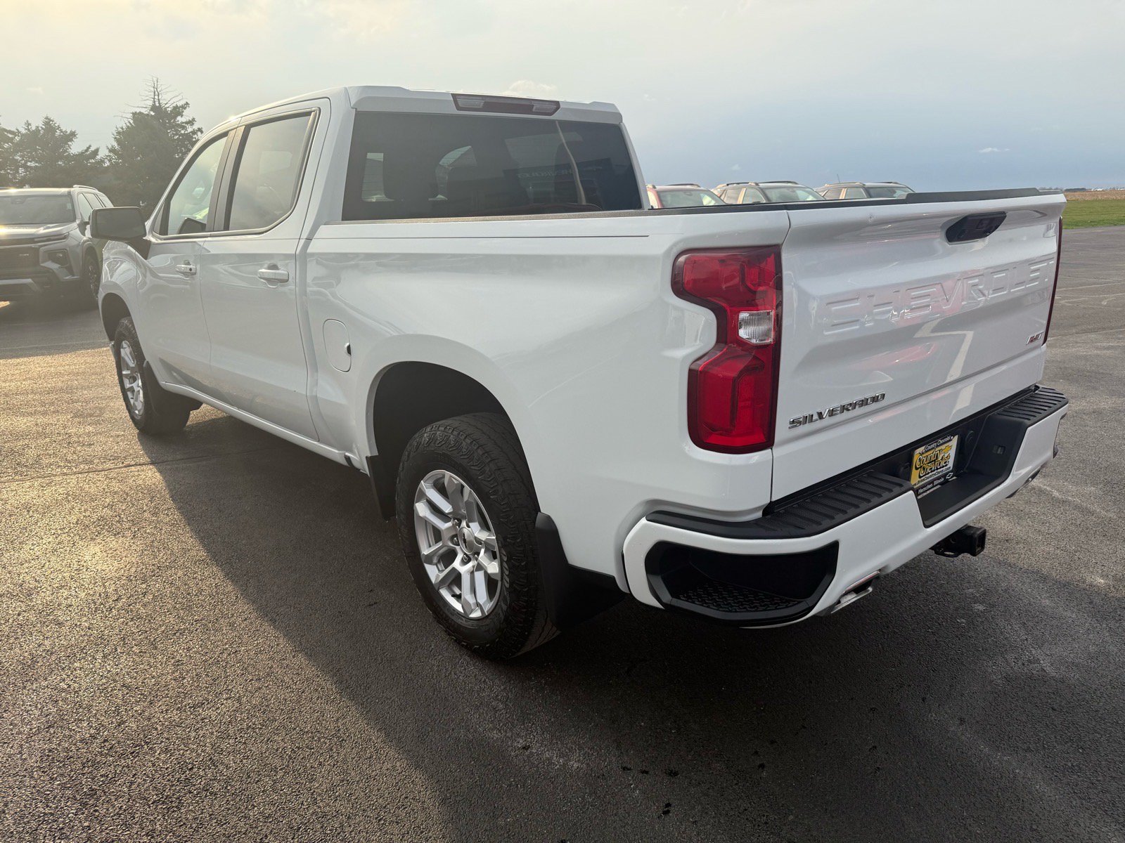 Used 2025 Chevrolet Silverado 1500 RST w/ Z71 Off-Road Package AWD/4WD image 3