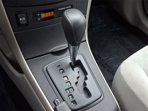 Used 2010 Toyota Corolla image 17