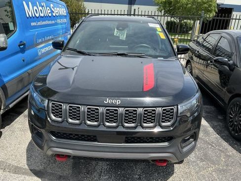 Used 2024 Jeep Compass Trailhawk AWD/4WD image 2