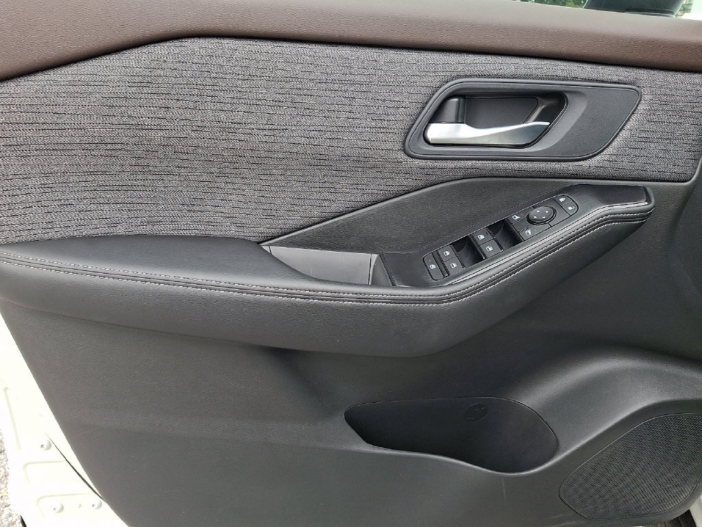 Certified 2023 Nissan Rogue SV AWD/4WD image 14