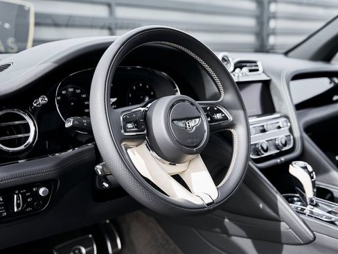 Used 2023 Bentley Bentayga Extended Wheelbase image 37