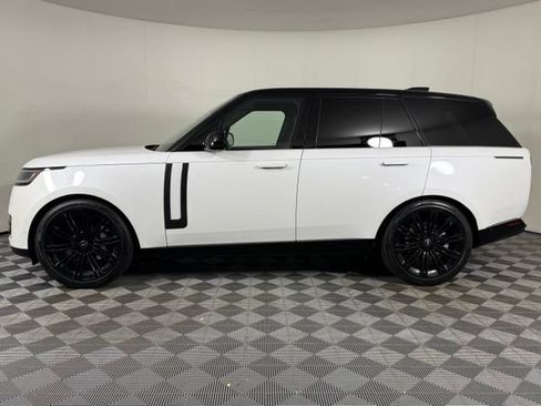 Used 2024 Land Rover Range Rover SE AWD/4WD image 3