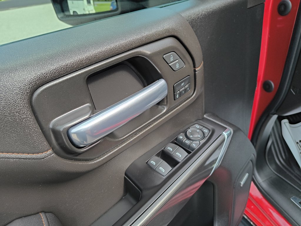 Used 2022 GMC Sierra 2500 AT4 w/ AT4 Premium Plus Package AWD/4WD image 11