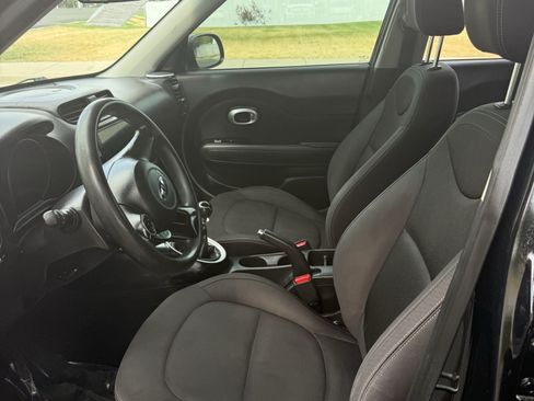 Used 2016 Kia Soul FWD image 11