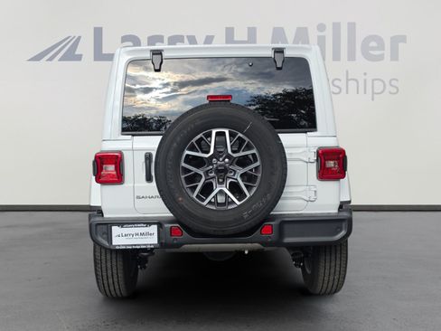 New 2026 Jeep Wrangler Unlimited Sahara AWD/4WD image 4
