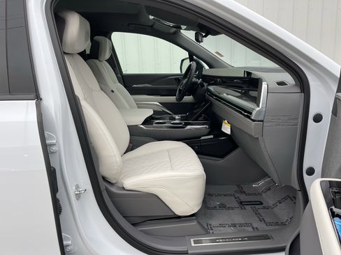 New 2026 Cadillac Escalade IQ Luxury 1 w/ LPO, Radiant Package image 15