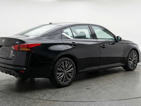 Used 2025 Nissan Altima 2.5 SV FWD image 9