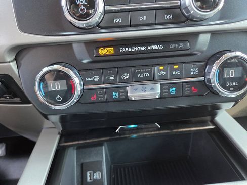 Used 2022 Ford F250 Lariat w/ Chrome Package AWD/4WD image 16