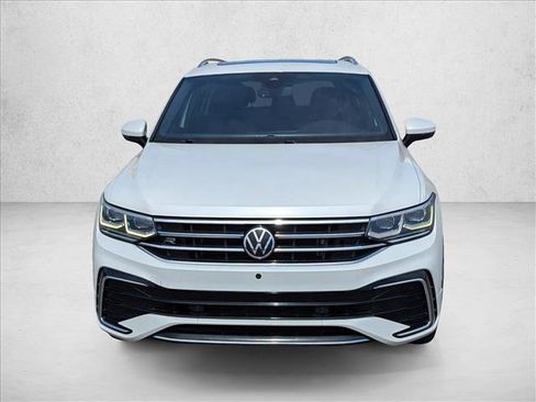 Used 2022 Volkswagen Tiguan SEL R-Line image 2