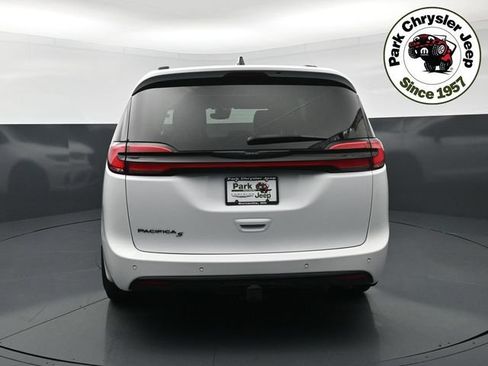 Used 2024 Chrysler Pacifica Touring-L w/ S Appearance Package FWD image 5