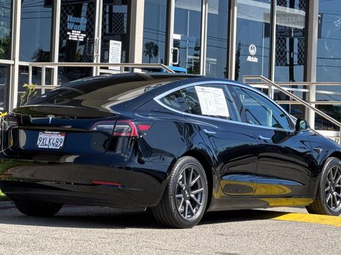 Used 2018 Tesla Model 3 Long Range image 4