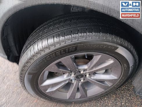 Used 2024 Ford Explorer XLT w/ Equipment Group 202A AWD/4WD image 23