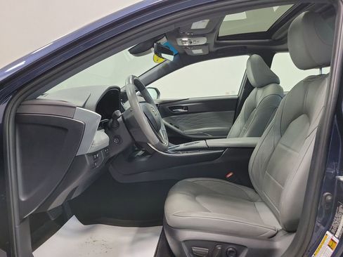 Used 2019 Toyota Avalon Limited w/ Advanced Safety Package FWD image 3
