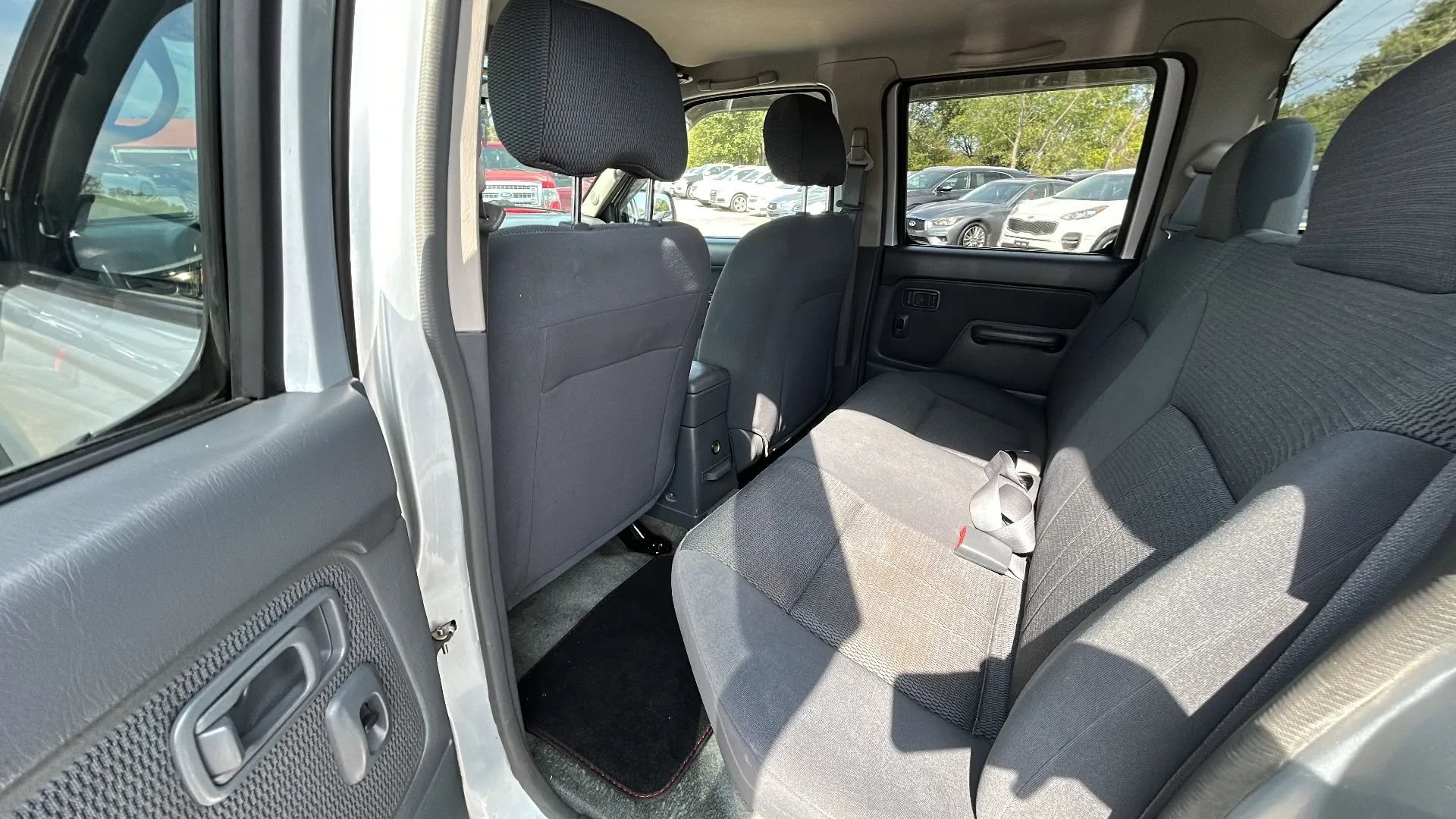 Used 2002 Nissan Frontier XE RWD image 6
