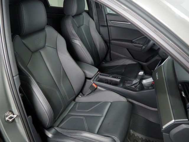 Used 2023 Audi Q3 quattro 2.0T Premium w/ Black Optic Sport Package AWD/4WD image 2
