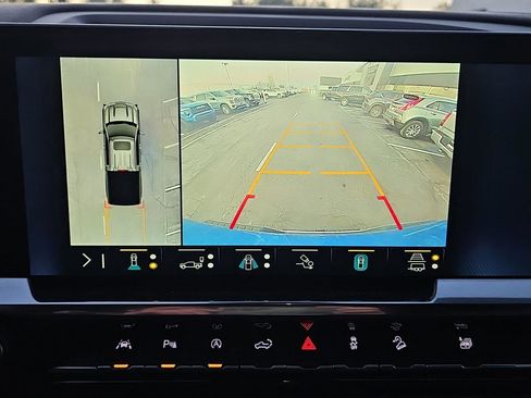 Used 2022 Chevrolet Silverado 1500 LTZ w/ LTZ Premium Package image 10