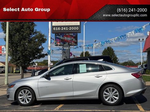 Used 2022 Chevrolet Malibu LT image 1