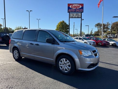 Used 2019 Dodge Grand Caravan SE w/ UConnect Hands-Free Group image 8