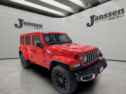Used 2025 Jeep Wrangler Unlimited Sahara w/ Safety Group AWD/4WD image 6