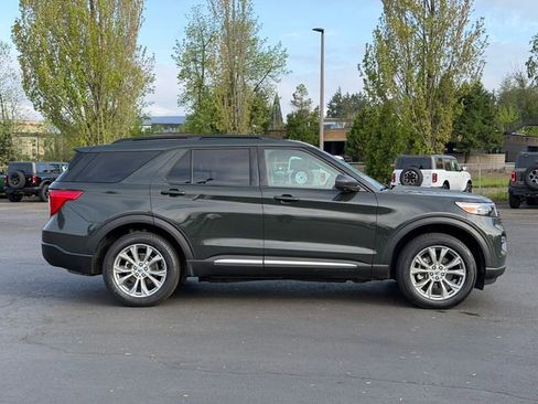 Certified 2023 Ford Explorer XLT w/ Equipment Group 202A AWD/4WD image 3