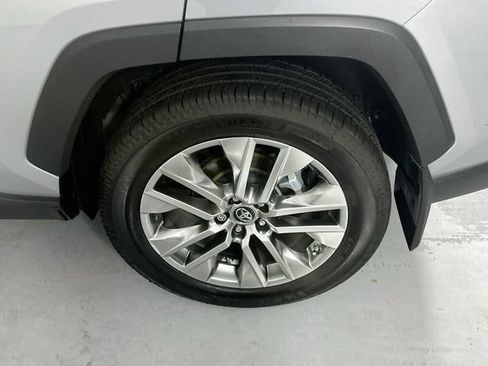 Used 2019 Toyota RAV4 XLE Premium FWD image 30
