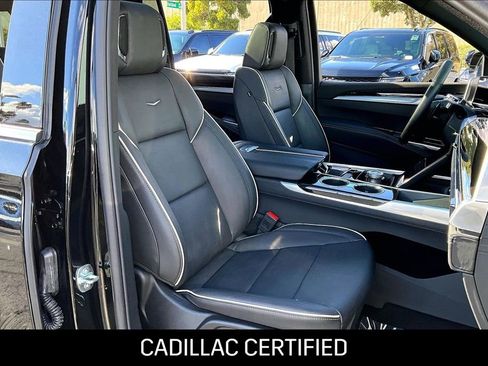 Certified 2025 Cadillac Escalade ESV Premium Luxury image 9