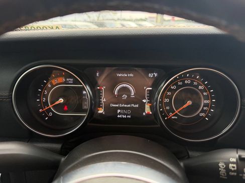 Used 2021 Jeep Wrangler Unlimited Sahara AWD/4WD image 17