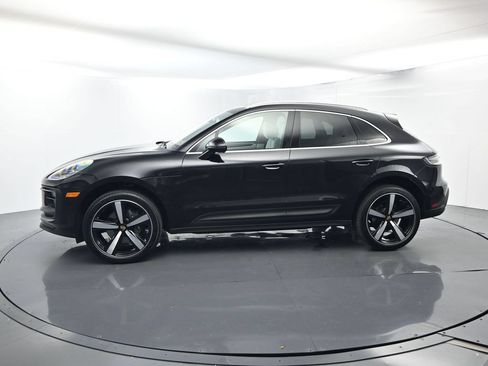 Certified 2025 Porsche Macan AWD/4WD image 2