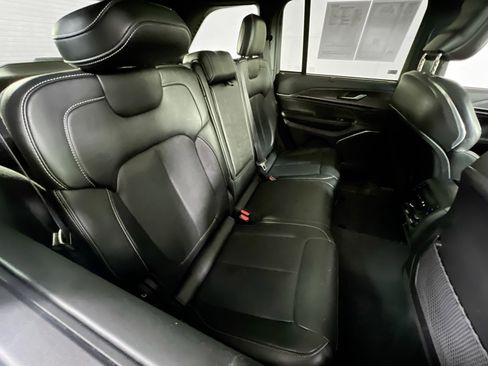 Used 2023 Jeep Grand Cherokee Overland w/ Adv Protech Group III image 27