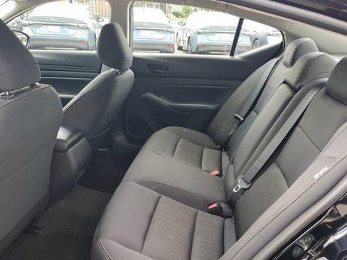 Used 2025 Nissan Altima 2.5 SV FWD image 8