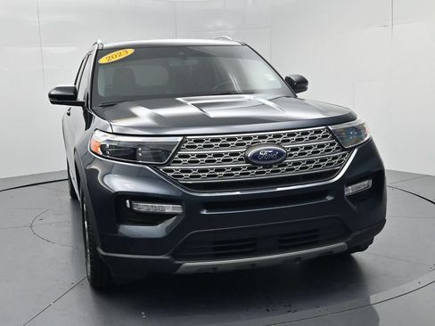 Used 2023 Ford Explorer Limited w/ Equipment Group 301A RWD image 2