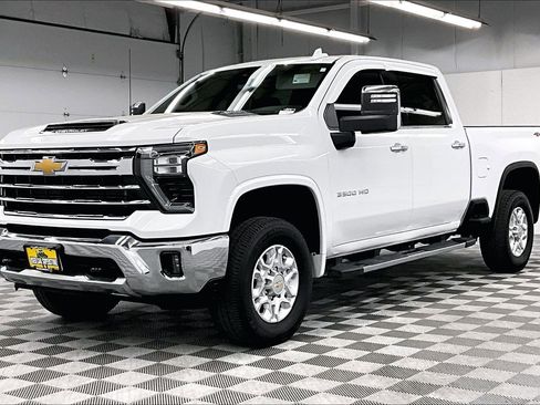 Used 2024 Chevrolet Silverado 3500 LTZ AWD/4WD image 24