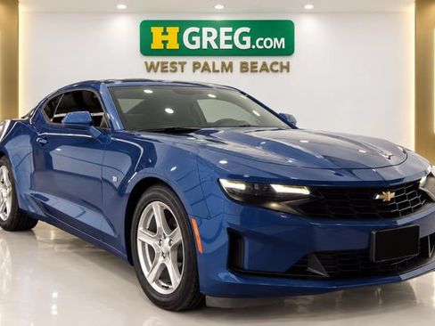 Used 2020 Chevrolet Camaro LT w/ Technology Package RWD image 4
