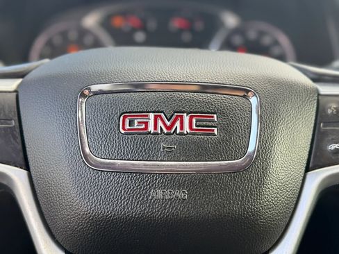 Used 2018 GMC Acadia SLT FWD image 32