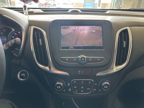 Used 2022 Chevrolet Equinox LT image 3