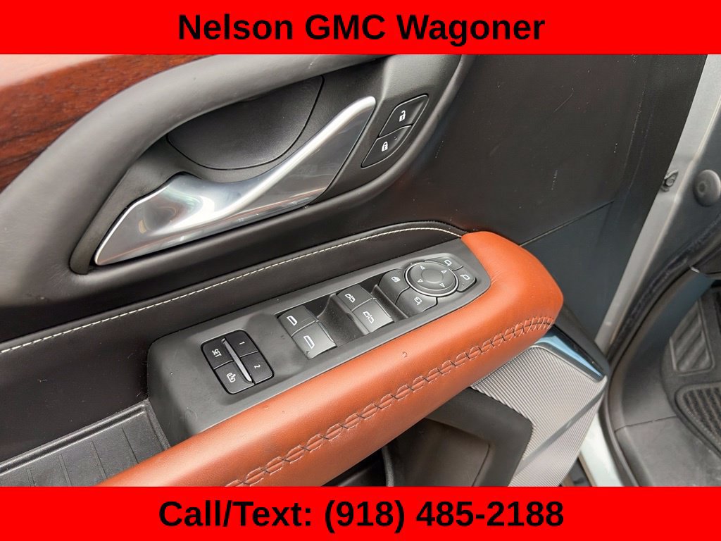 Used 2023 GMC Yukon Denali Ultimate AWD/4WD image 13