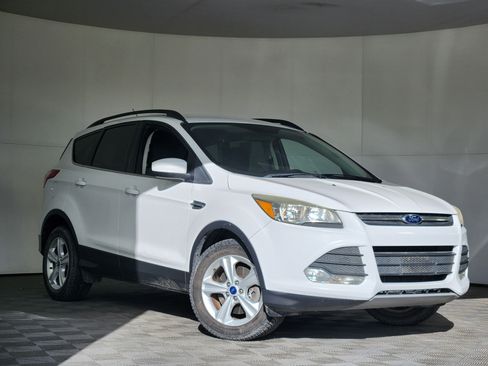 Used 2015 Ford Escape SE w/ Equipment Group 201A image 1