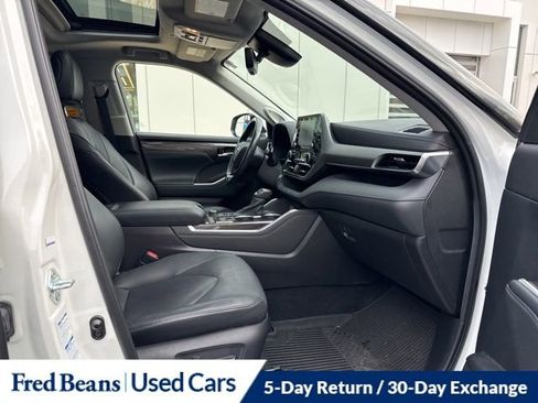 Used 2021 Toyota Highlander Limited image 18
