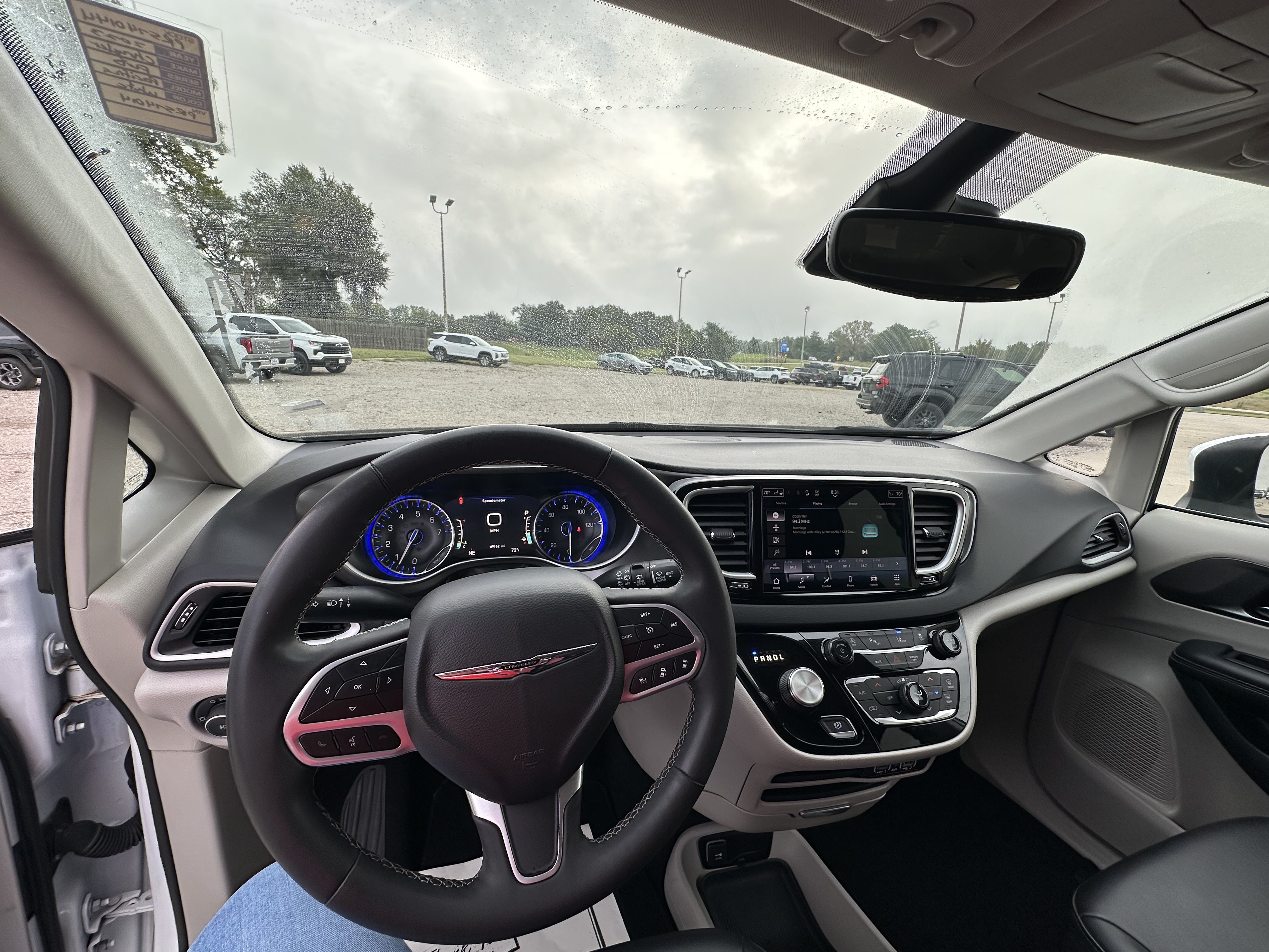 Used 2023 Chrysler Pacifica Touring-L FWD image 19