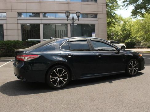 Used 2019 Toyota Camry SE FWD image 13