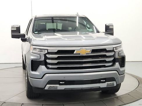 Used 2024 Chevrolet Silverado 1500 High Country w/ High Country Premium Package AWD/4WD image 2