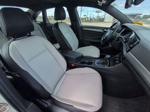 Used 2020 Volkswagen Jetta R-Line w/ R-Line Cold Weather Package FWD image 20