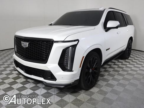 Used 2025 Cadillac Escalade V w/ LPO, ONYX Package image 13