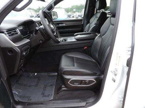 Used 2024 Jeep Wagoneer Series II w/ Flexible Seating Group RWD image 23