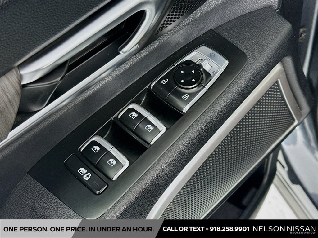Used 2024 Kia Telluride EX w/ EX Captain's Chair Package FWD image 18